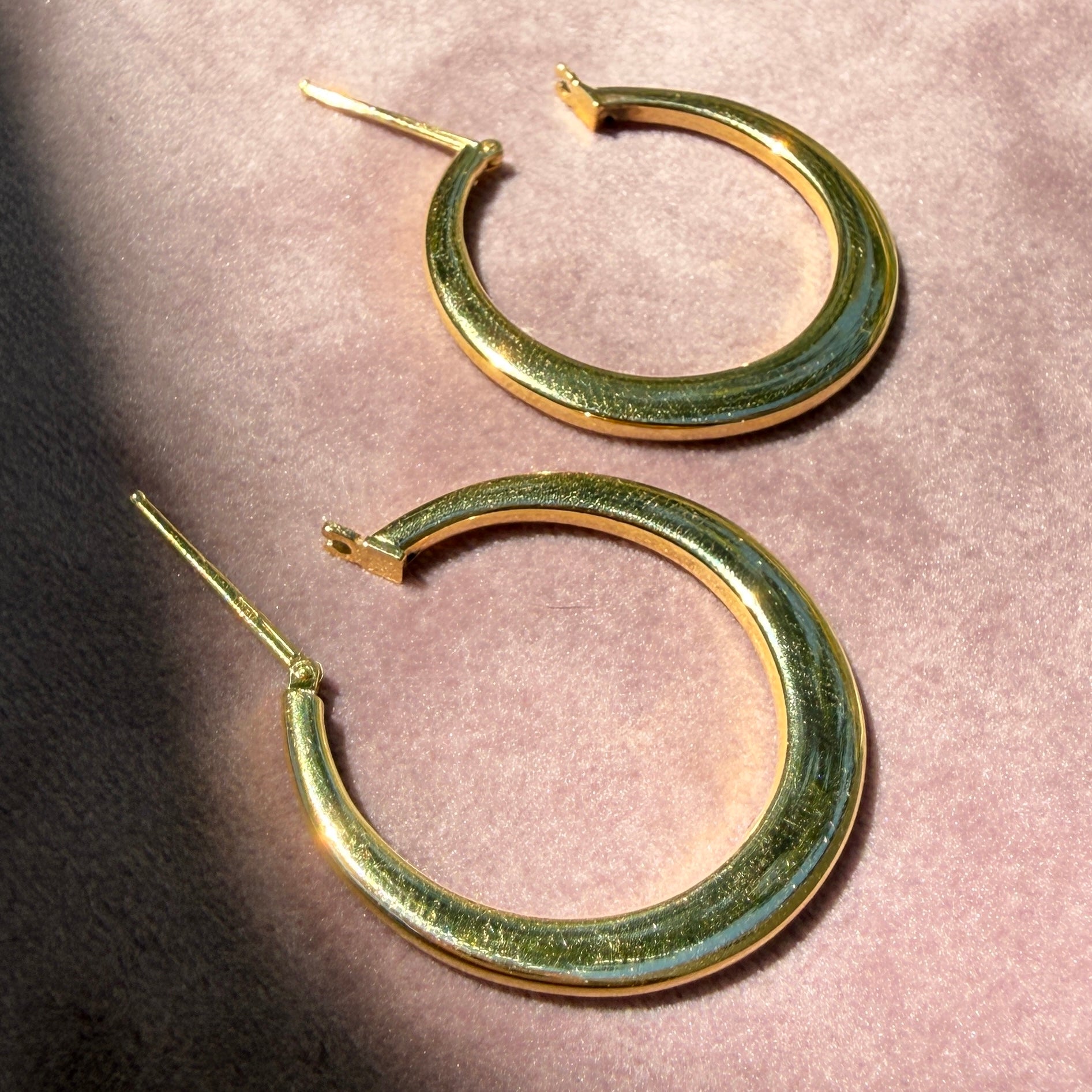 Shylee Rose 14k Yellow Gold Graduated Skinny Hoops