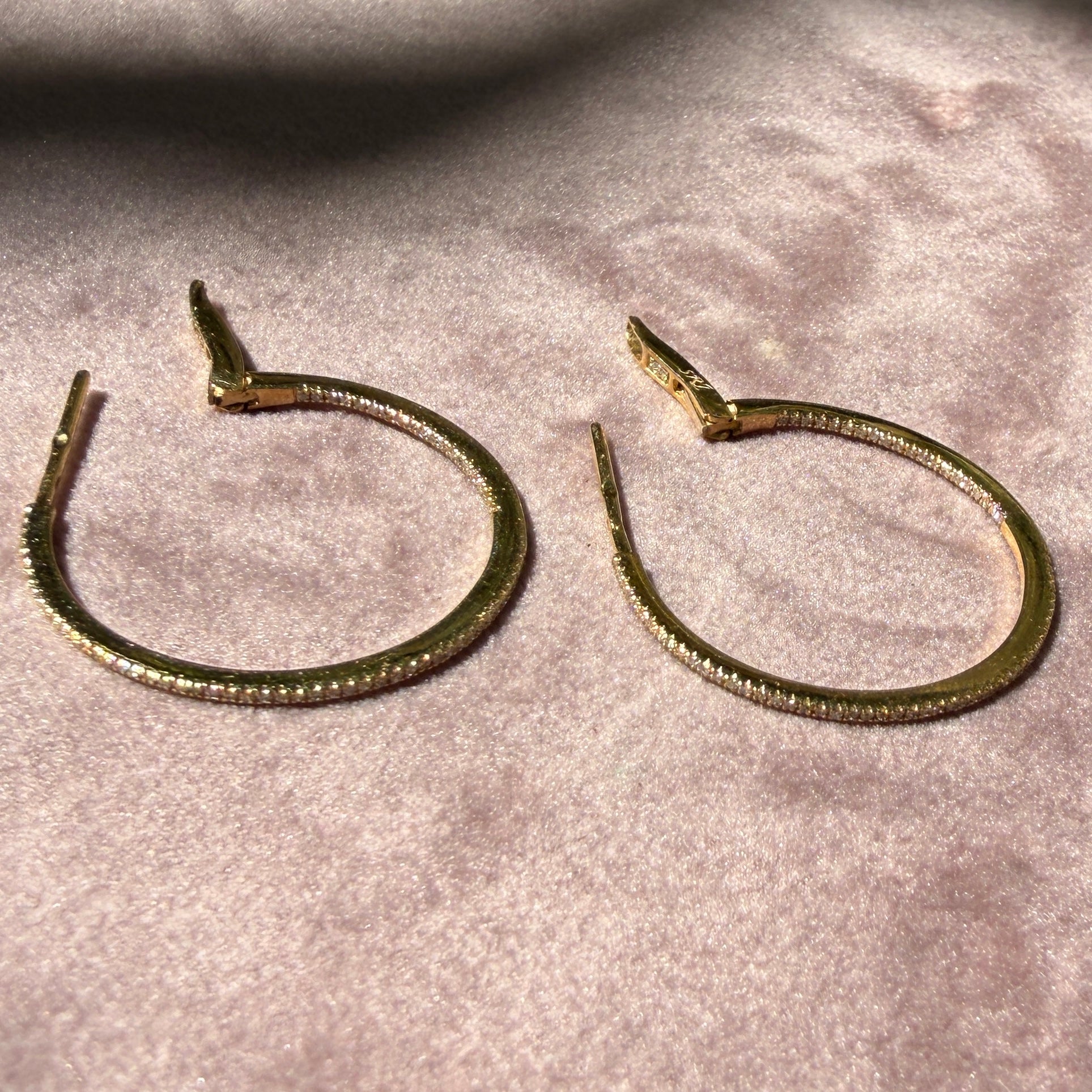 Shylee Rose 18k Yellow Gold 1" Diamond Hoops