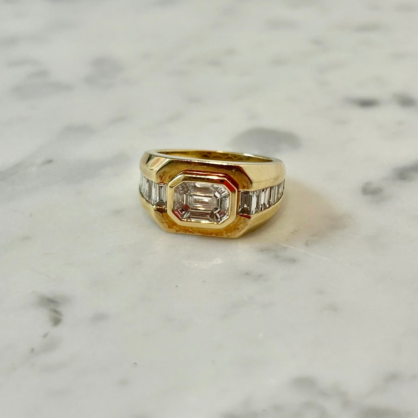 SHAY Diamond Illusion Signet Pinky Ring in 18k Yellow Gold