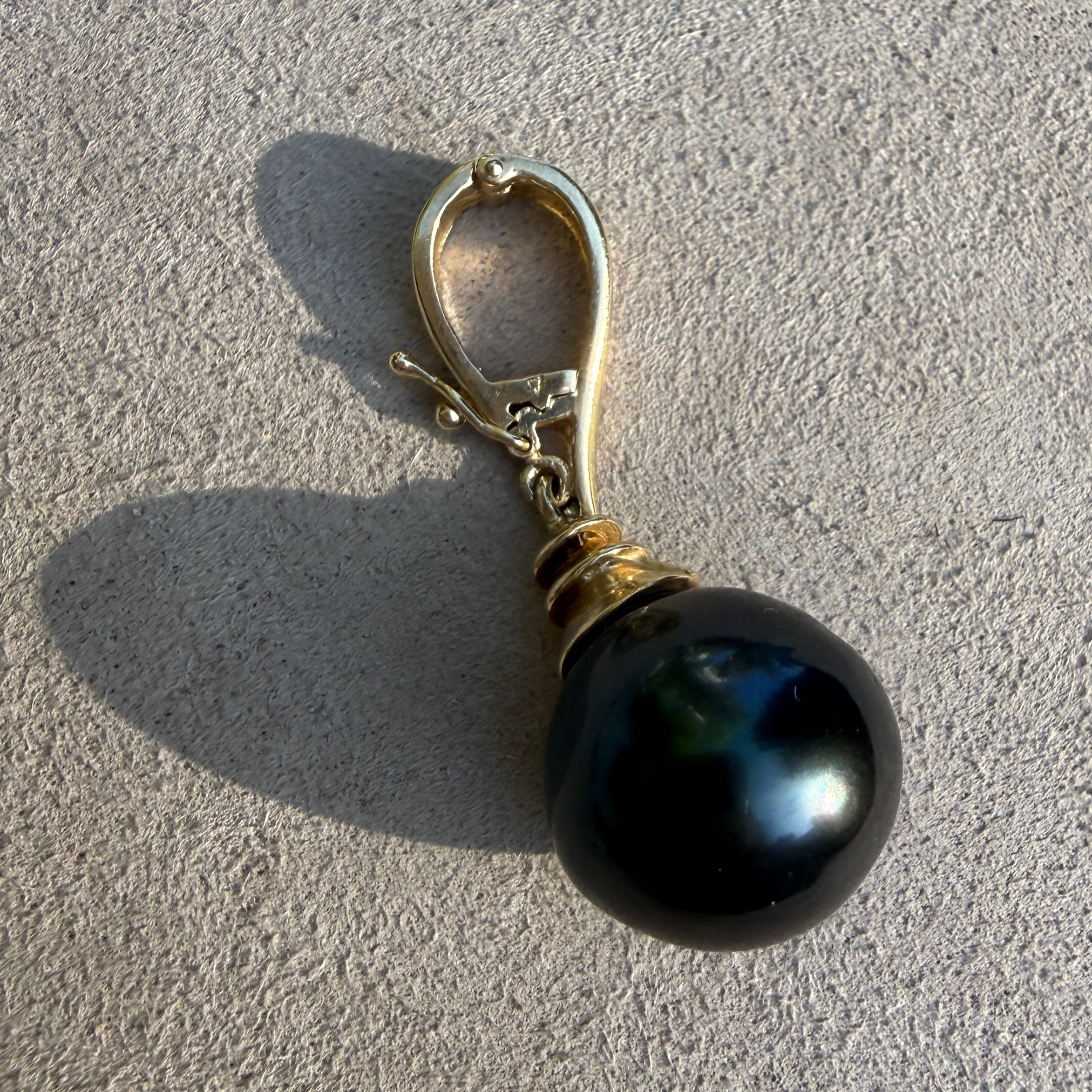 Vintage 14k Yellow Gold Tahitian Pearl Drop Pendant