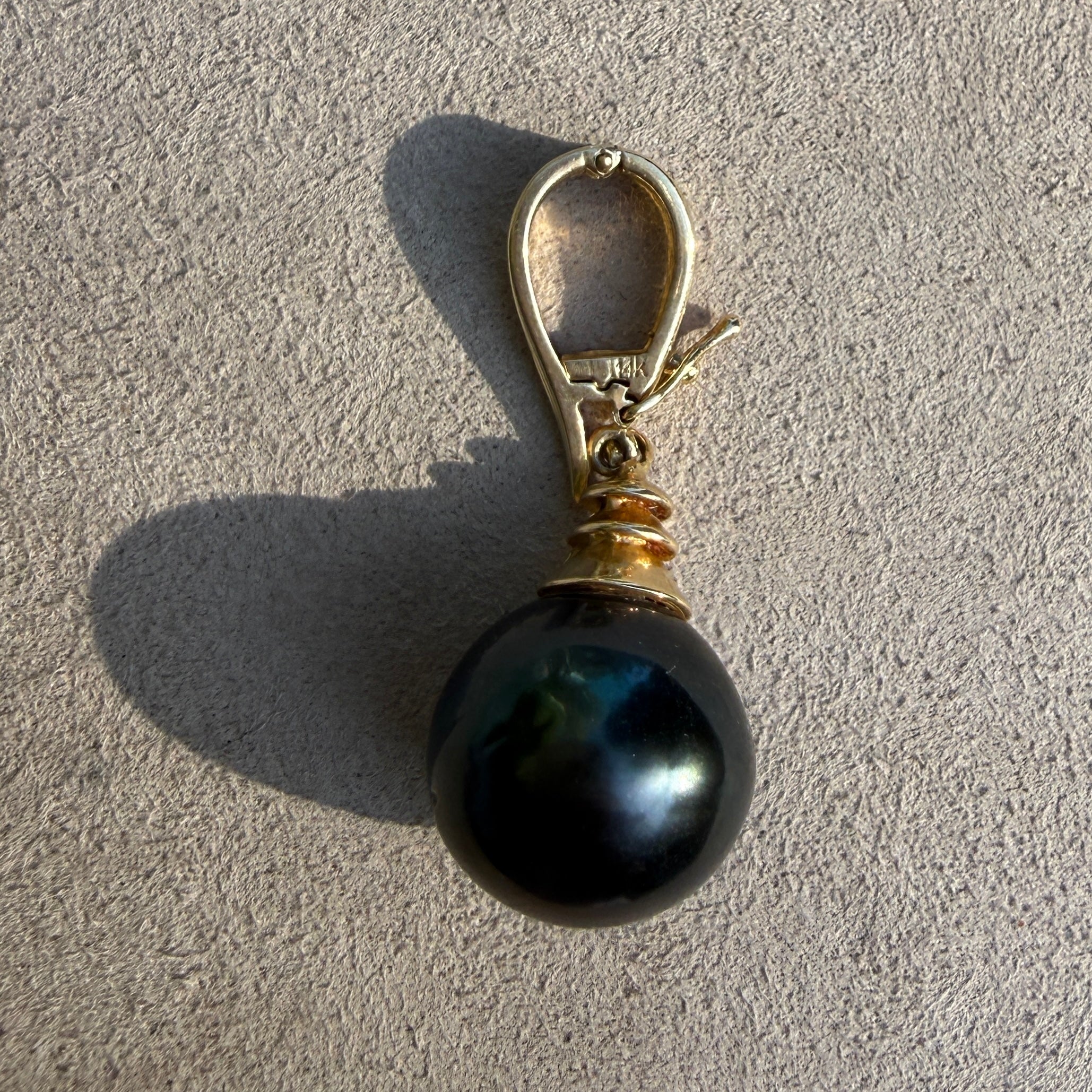 Vintage 14k Yellow Gold Tahitian Pearl Drop Pendant