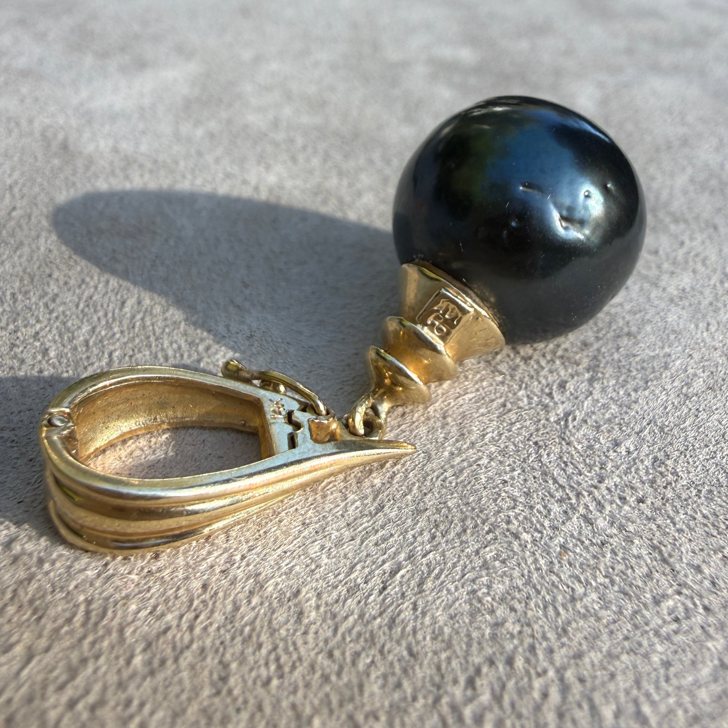Vintage 14k Yellow Gold Tahitian Pearl Drop Pendant