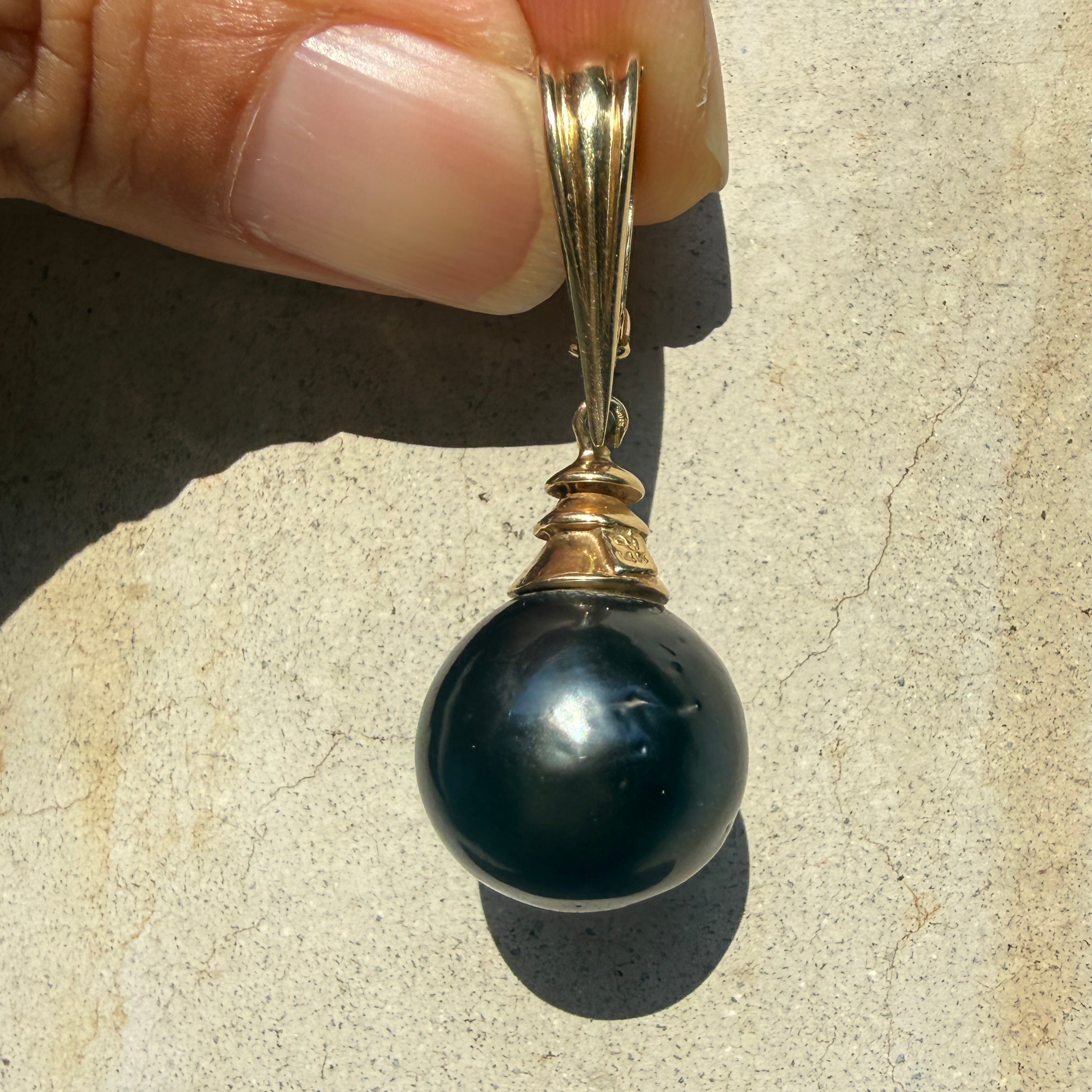 Vintage 14k Yellow Gold Tahitian Pearl Drop Pendant