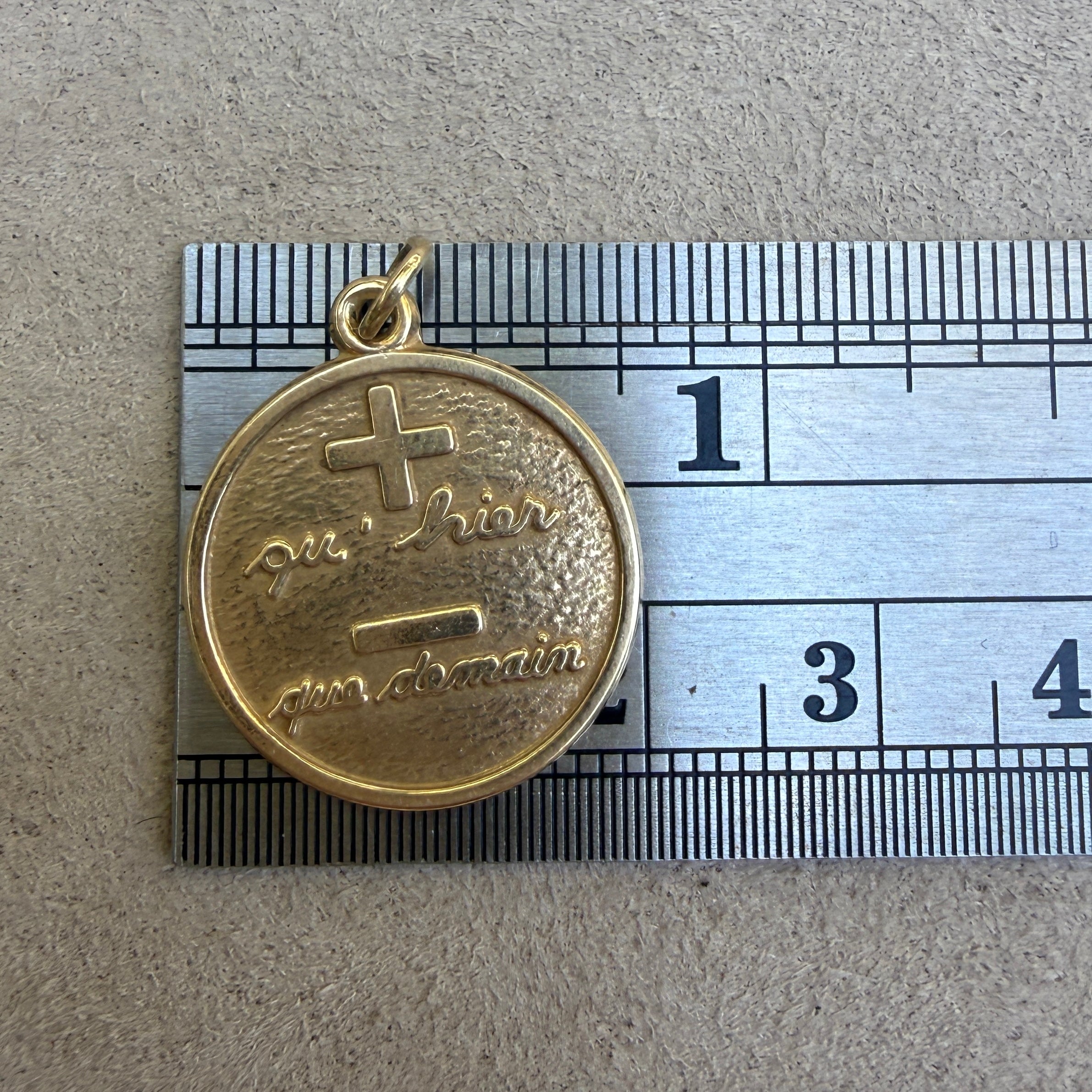 Vintage 14k Yellow Gold "Plus Qu'Hier, Que Demain" Medallion Charm