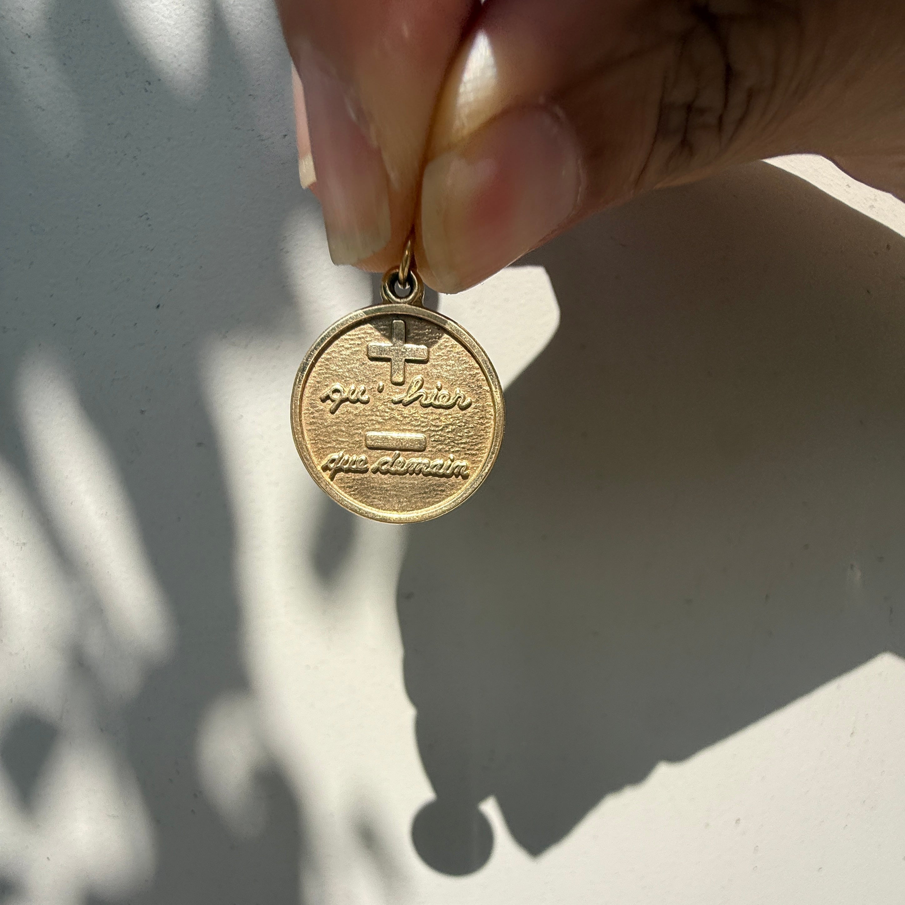 Vintage 14k Yellow Gold "Plus Qu'Hier, Que Demain" Medallion Charm