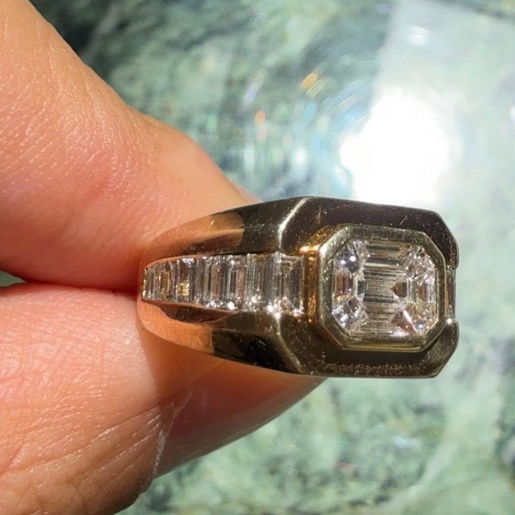 SHAY Diamond Illusion Signet Pinky Ring in 18k Yellow Gold