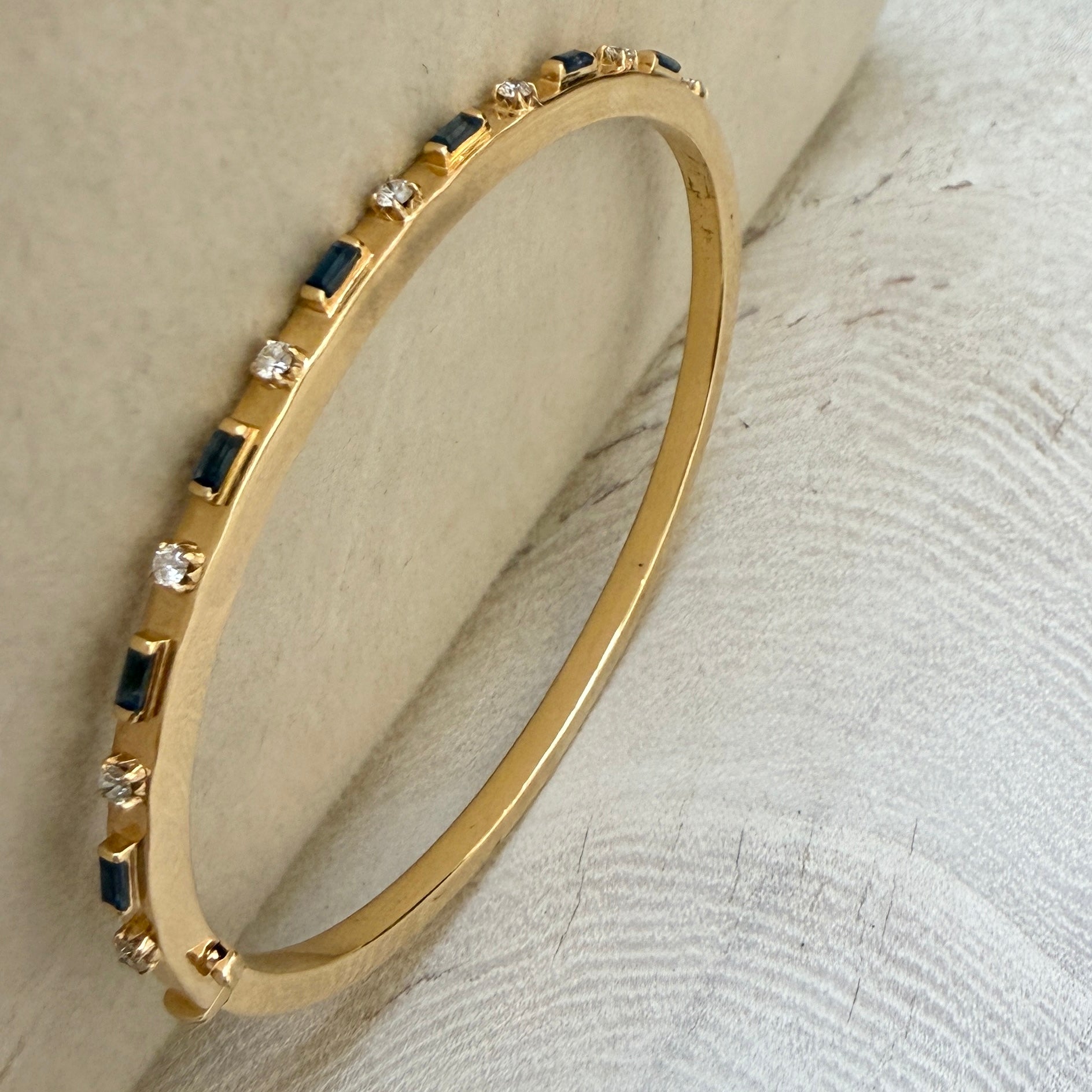Sorellina Baguette and Diamond Bangle in 18k Yellow Gold