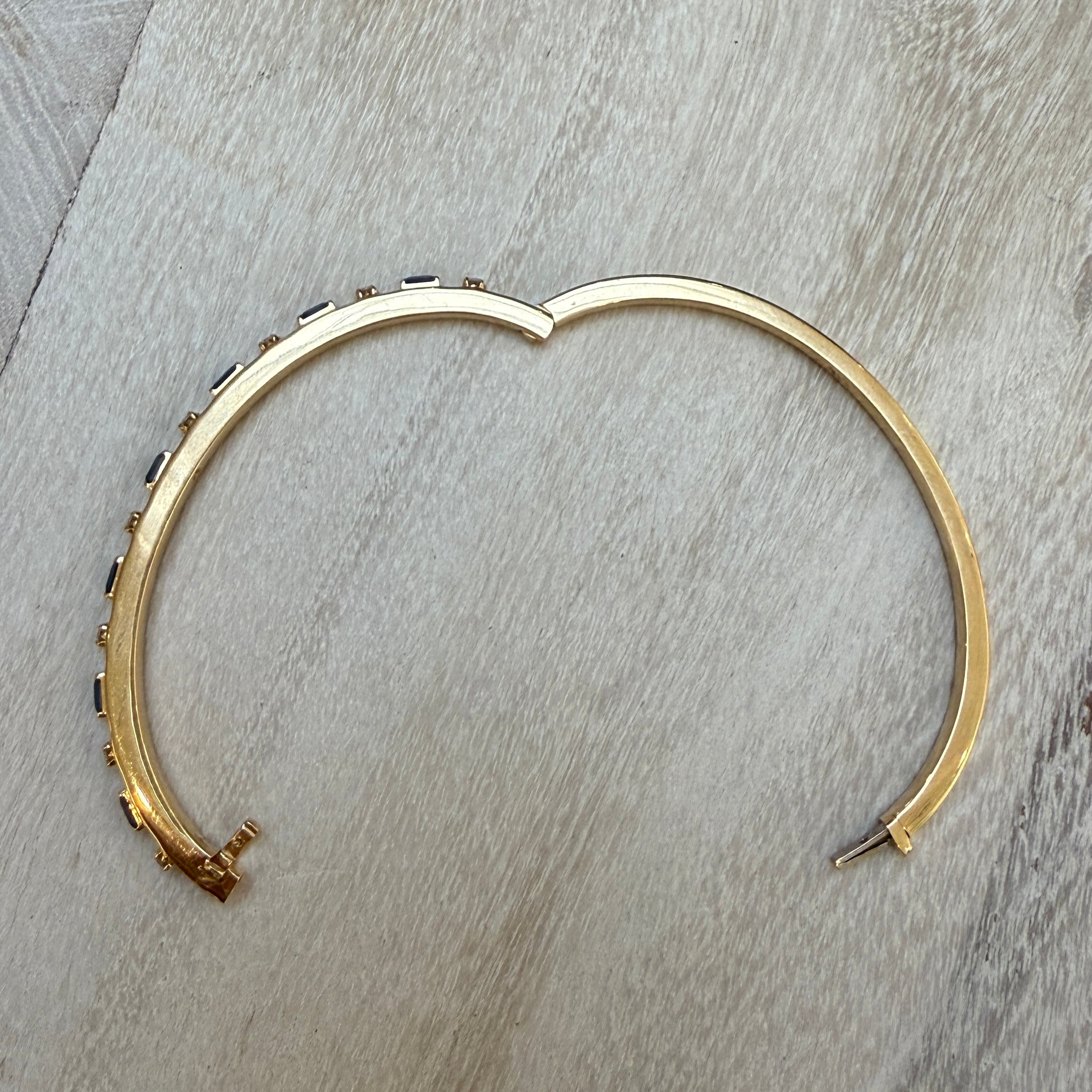 Sorellina Baguette and Diamond Bangle in 18k Yellow Gold
