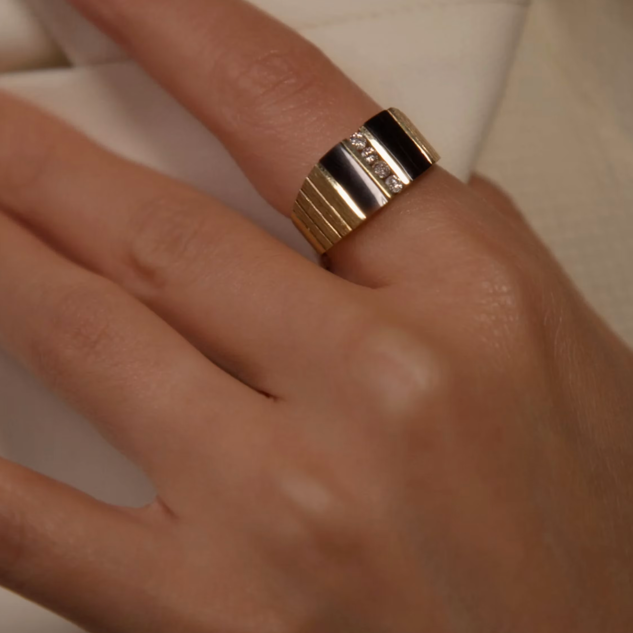 Vintage 14k Yellow Gold Onyx & Diamond Fluted Ring