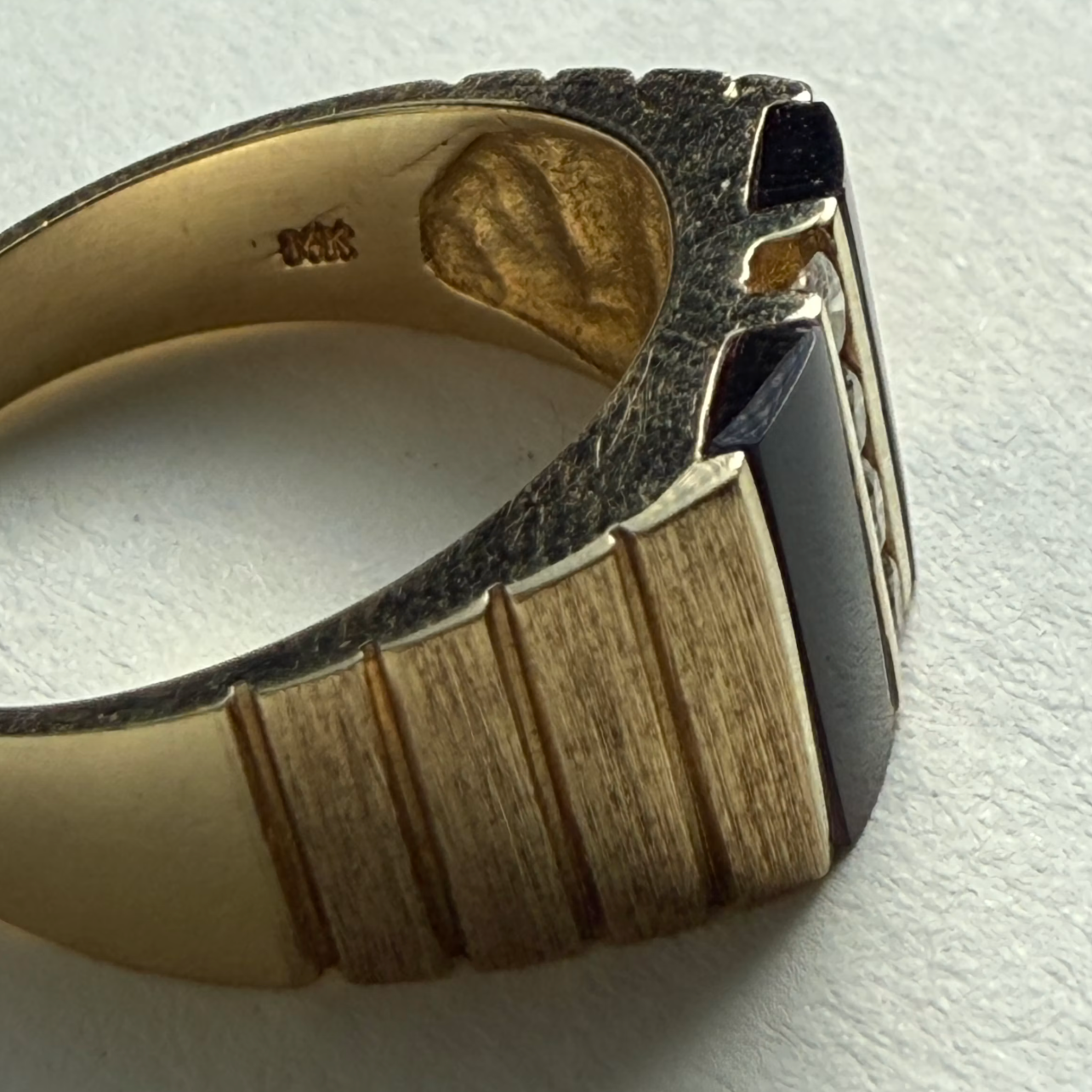 Vintage 14k Yellow Gold Onyx & Diamond Fluted Ring