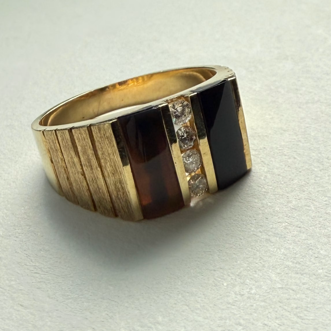 Vintage 14k Yellow Gold Onyx & Diamond Fluted Ring